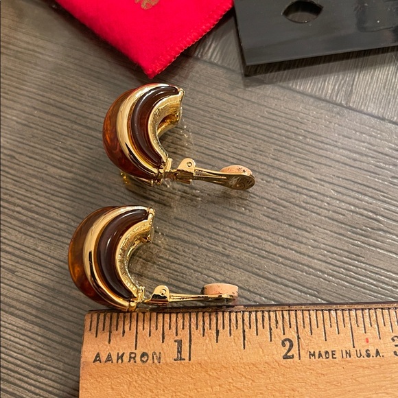 Kenneth Jay Lane Gold-tone and Tortoise Acrylic Clip Earrings - Picture 8 of 17